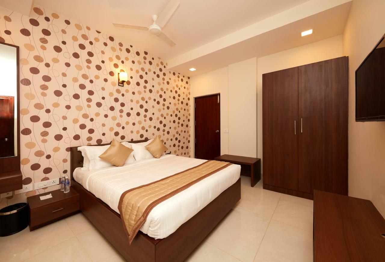 Hotel Kamar Residences And Banquets Chennai Esterno foto